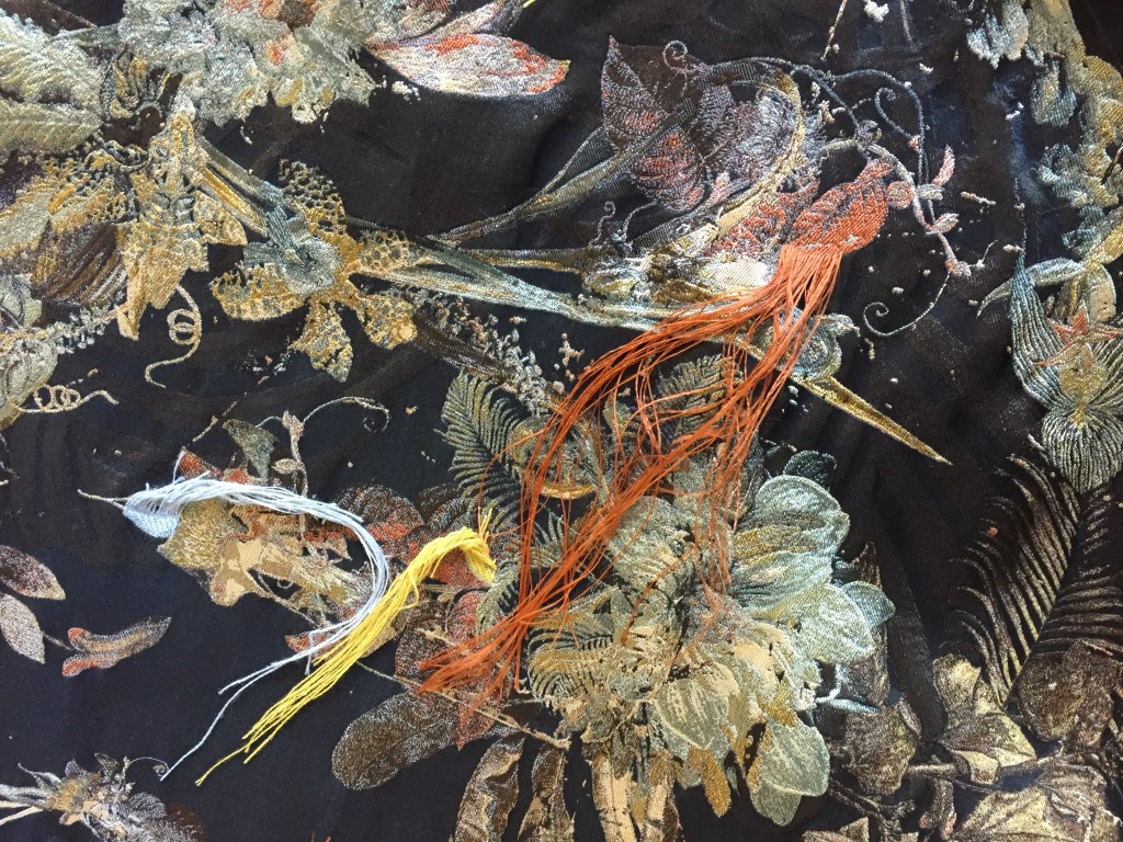 This piece highlights the danger of palm oil culture to biodiversity on the island of Borneo.
Borneo is home to the oldest jungle forest on earth, housing the widest variety of species on the planet. Over the past 10 years, deforestation has decimated the island through the growing implantation of palm monoculture; thus endangering the survival of hundreds of animal species and many plant genera.
This series of tapestries, contemporary Palampore designed for Elitis, highlights the need to cultivate a new hybrid tree of life.
